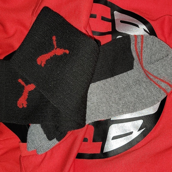 Puma Boys Red Graphic T-Shirt & Crew Socks NWT Size Medium - Picture 3 of 3